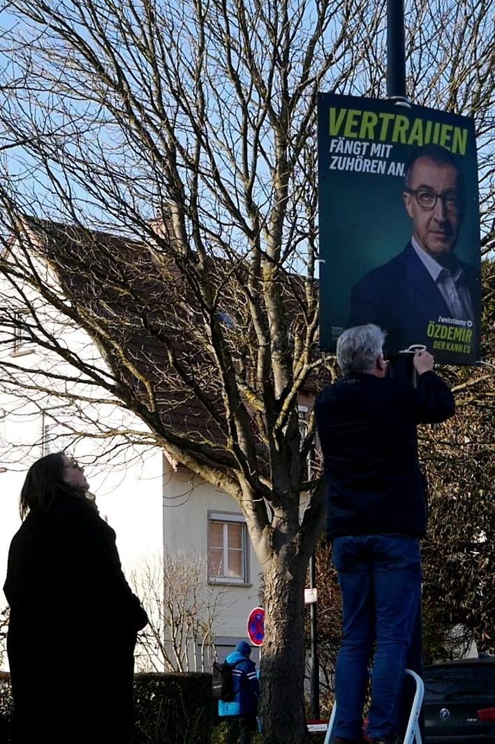 Der Wahlkampf hat begonnen ! – Wahlplakate in Kernen und Weinstadt aufgehängt